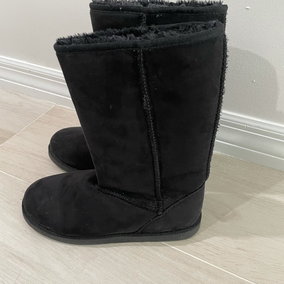 Girls black slip on boots size 5 (kids) - Picture 4 of 5